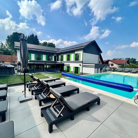 Q Villa Сачеле Екстер'єр фото