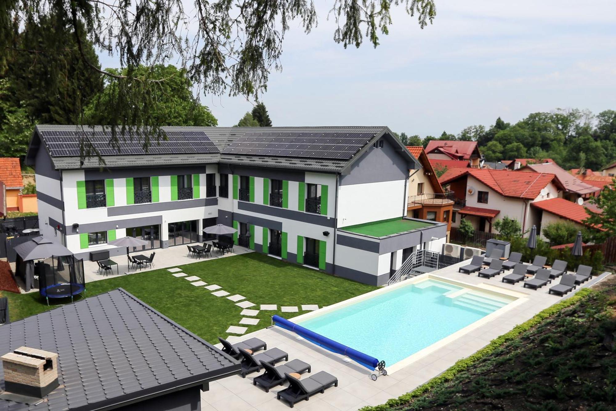 Q Villa Сачеле Екстер'єр фото