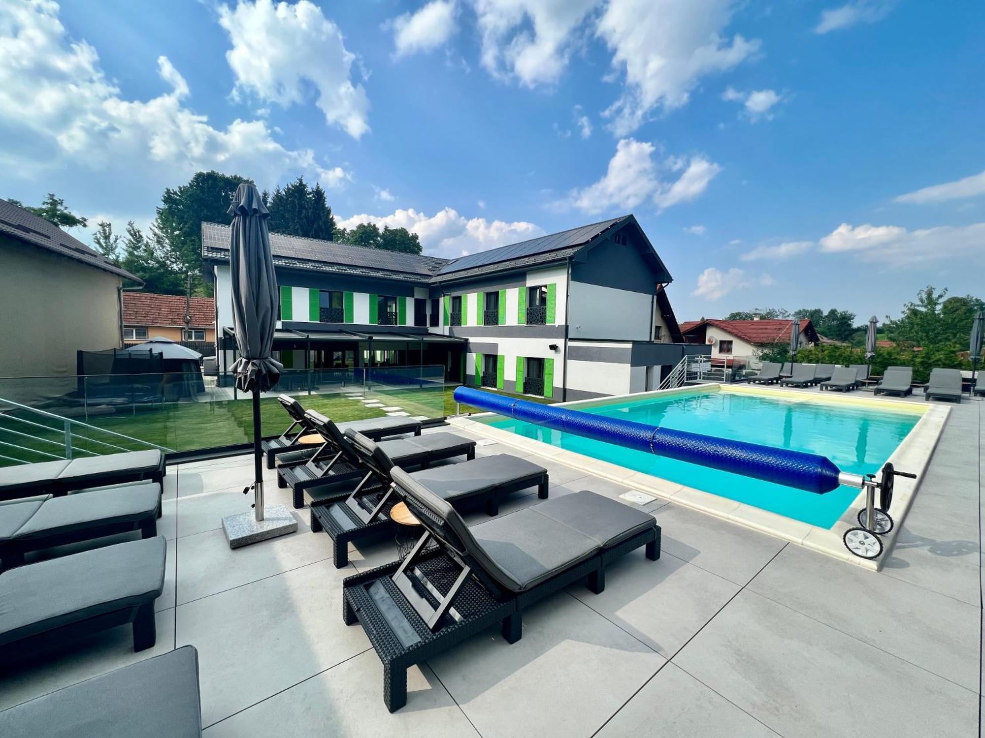 Q Villa Сачеле Екстер'єр фото
